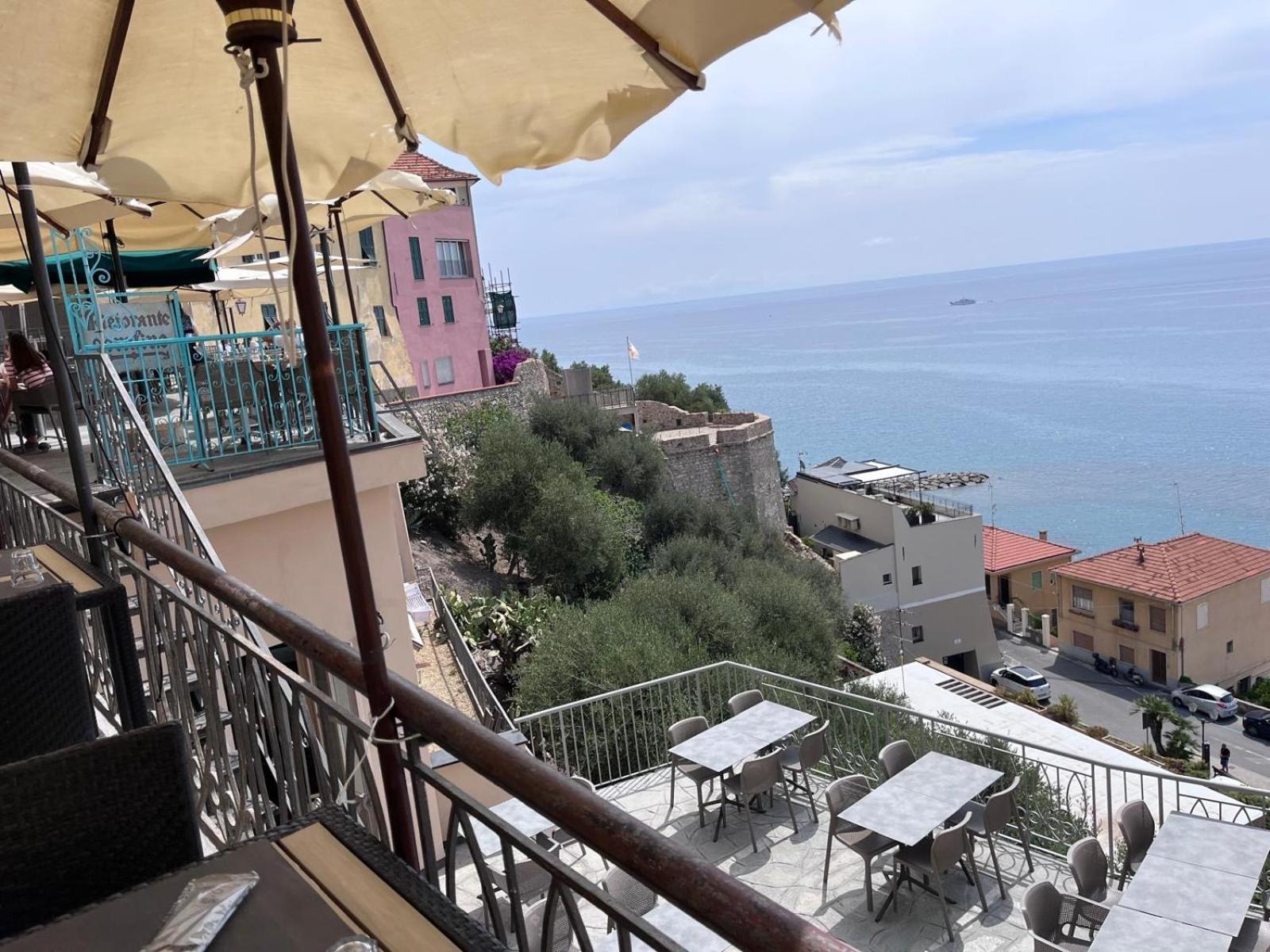 La Finestra Sul Borgo Panzió Cervo Kültér fotó